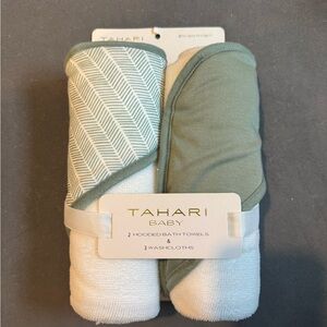 Tahari Baby Green and White Hooded Towels Set